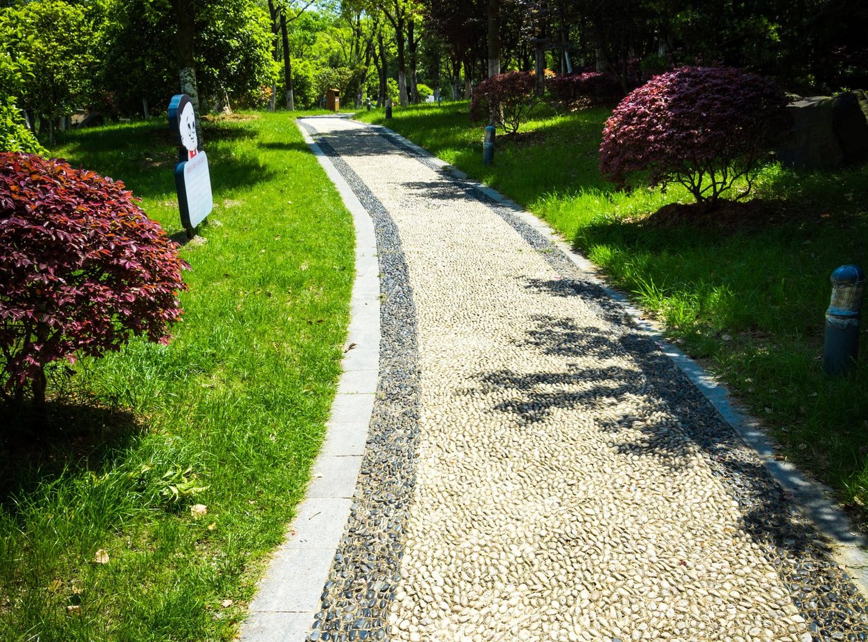 walkway landscape maintenance